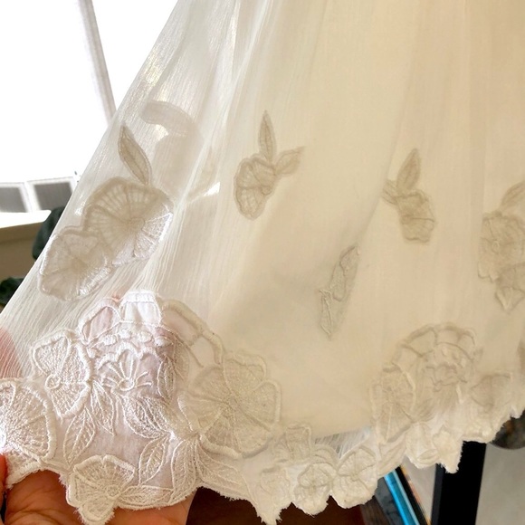 Club Monaco floral embroidered skirt - Picture 2 of 3